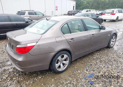 2006 BMW 530Xi из США, поврежденный, VIN WBANF73516CG68059